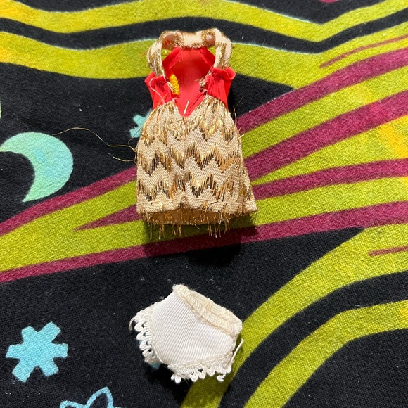 Vintage 1970’s Topper Dawn 6” Fashion Doll in Original Red and Gold Zigzag Dress - Picture 8 of 16